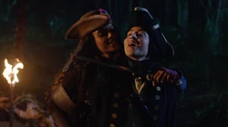 Amaya ameaçando Nora.