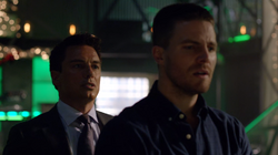 Malcolm revelando seu plano para Oliver