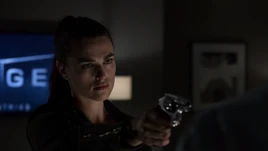 Lena ameaçando Morgan Edge