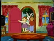 Muffy shows her friends the inside of the Clubhouse.