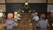 Koro-Sensei unterrichtet die Klasse 3-E