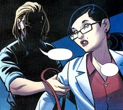 Дэниел пугает доктора Санг