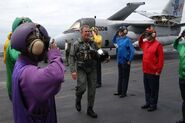 George W. Bush lądujący na pokładzie USS Abraham Lincoln