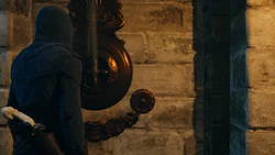 Arno entra nella cripta di de Molay.