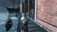 Ezio exécutant sa cible au pistolet caché