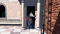 Ezio mentre entra a San Marco, a Venezia.