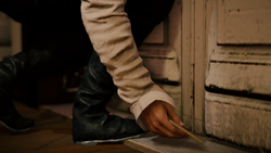 Arno placing the letter under the door to François' study