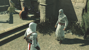 El informador pidiendo la ayuda de Altaïr.