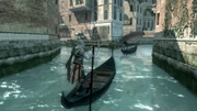 Ezio siguiendo al gondolero.