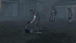 Achilles arrivant discrètement derrière les cambrioleurs