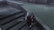 El cuerpo de Giovanni siendo cargado por Ezio.