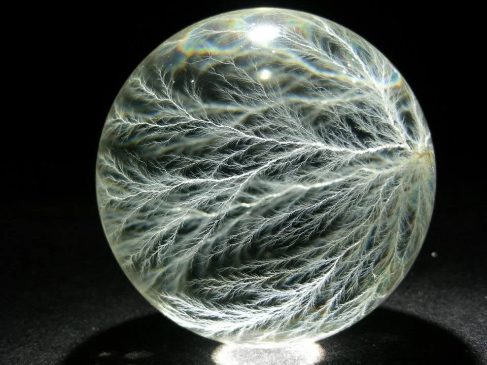 сакурадзима вулкан извержение 2022. опалесценция черный опал. камень молний. джиразоль голубой опал. камень молний.