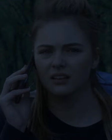 Maya At Dead Of Night Wiki Fandom Maya, keşfettigi antik hayalet ses alicisini kullanarak, jimmy'nin gecmişinden otel cevresinde ortaya cikan ve yavaş yavaş hikayelerini aciga cikaran hayaletlerle iletişim kurmalidir. maya at dead of night wiki fandom