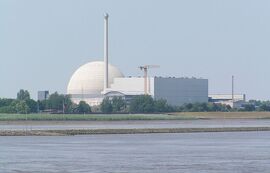 Kernkraftwerk Unterweser fotogrfiert von der Weser