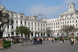 Náměstí Plaza San Martin, Lima - panoramio