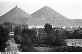 Bundesarchiv Bild 183-1990-1109-004, Thüringen, Abraumhalten, Uranbergbau