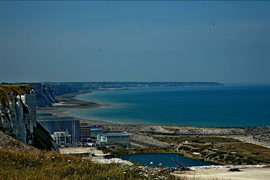 La côte,vue sur la centrale de Penly