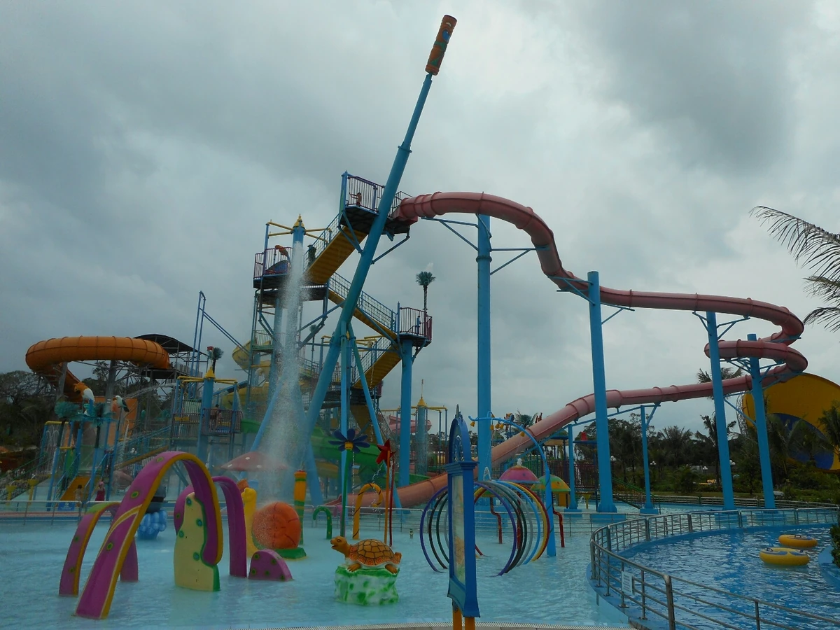 Level 47 "The Waterpark" Lanimil Corporation Backrooms