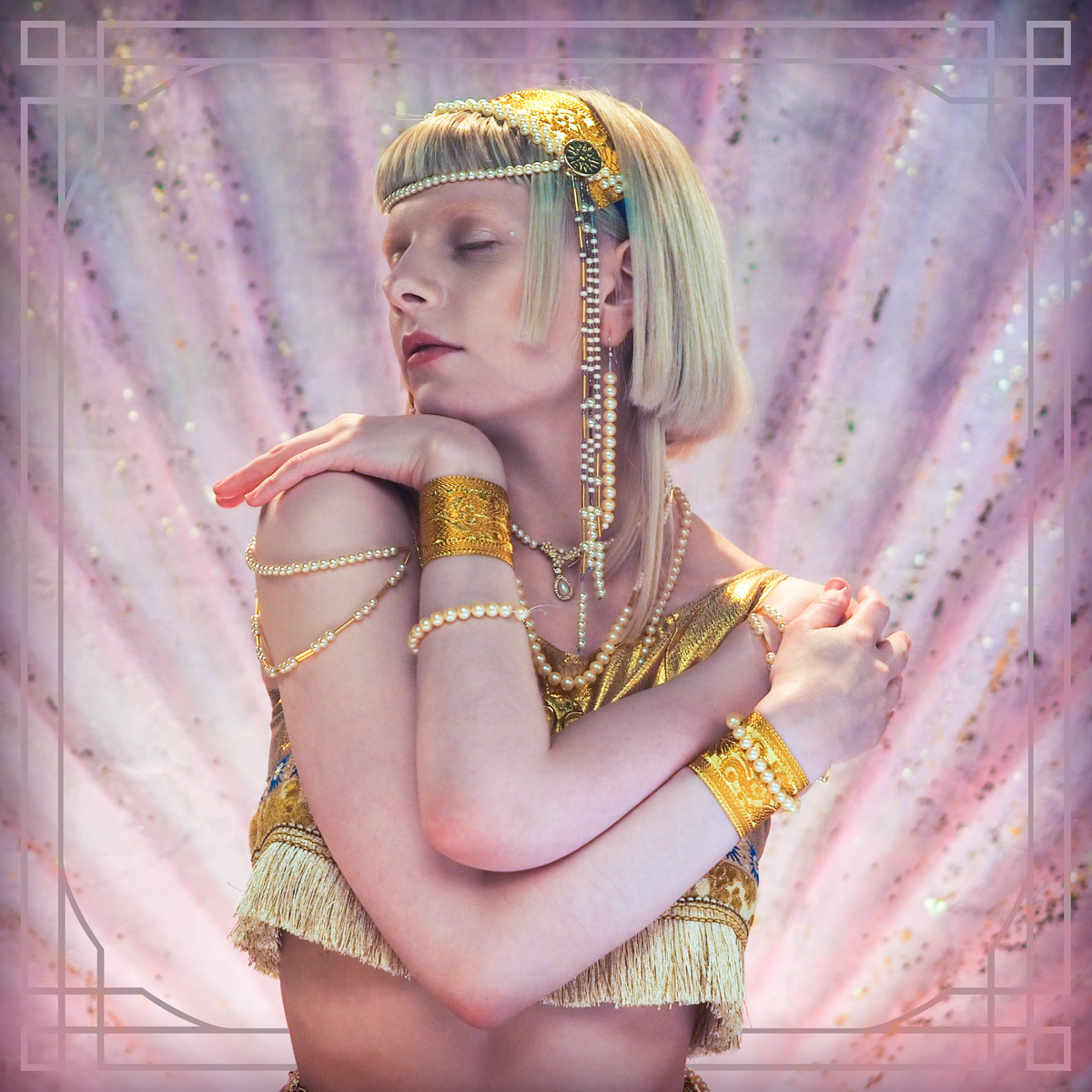 Giving In To The Love  Single/EP de AURORA 