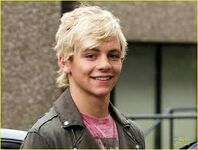 Ross Lynch25