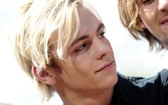 Ross Lynch23