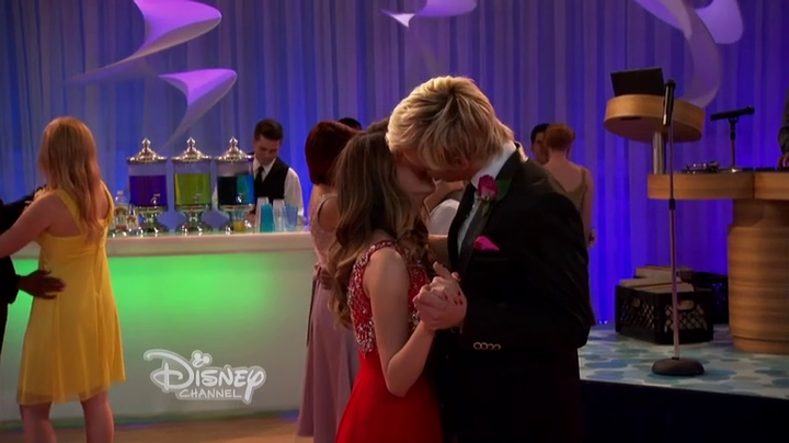 austin and ally kissing games