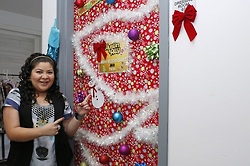 Raini Christmas Door