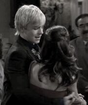 Auslly-austin-and-ally-33687555-500-596