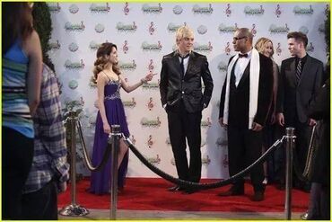 Austin-ally-relationships-red-carpet-stills-04