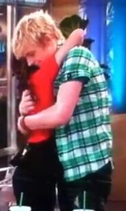 Auslly Hug!!