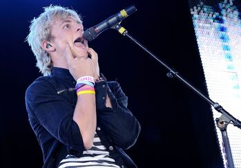 R5-family-channel-s-big-ticket-summer-concert-05