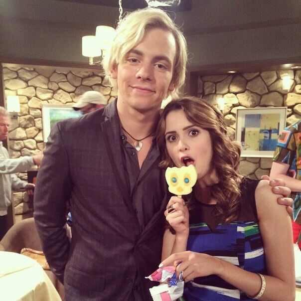 austin and ally holding hands