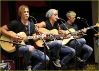 R5 celebrates LOUDER album release (13)