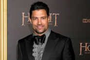 Manu Bennett 2