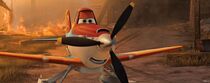 30476-00-dsn disney-planes fire rescue-dusty the hero 1600px