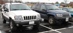 Pre- and post-facelifted WJ Grand Cherokees, right and left respectively