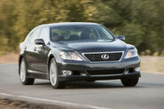 2010-Lexus-LS460-Sport-4