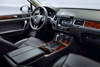 2011-Volkswagen-Touareg-14448small.jpg