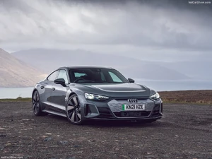 Audi-e-tron GT quattro UK-Version-2022-1024-03