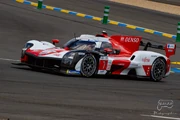 A white-and red racing car