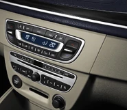 Renault-Megane-2009-17.jpg (380 KB)