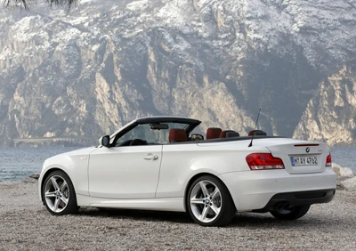 2011-BMW-1-Series-37small