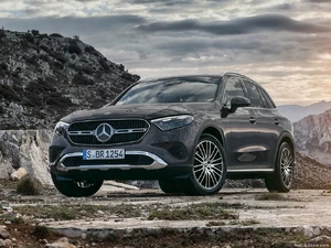 Mercedes-Benz-GLC-2023-1024-01