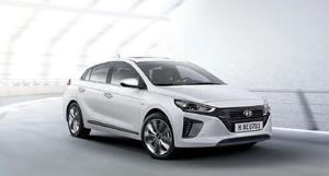 Ioniq-hybrid-gallery-side-front-white-ioniq-hybrid-original
