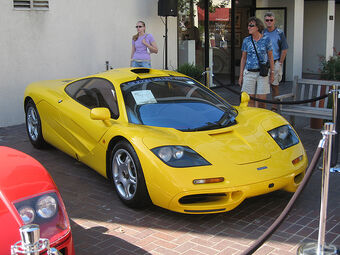 mclaren f1 weight
