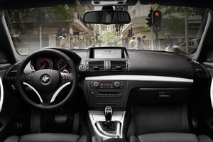 2011-BMW-1-Series-33small