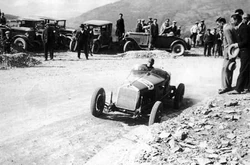  1930, Tazio Nuvolari driving .