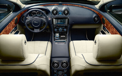 2010jaguarxj abh022.jpg