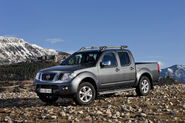 2011-Nissan-Pathfinder-Navara-14