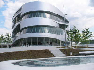 Mercedes-benz-museum-stuttgart-see-2006